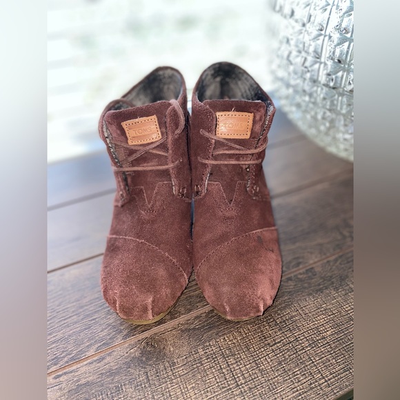 Toms Brown Wedge Booties Size W 5 - Picture 15 of 15